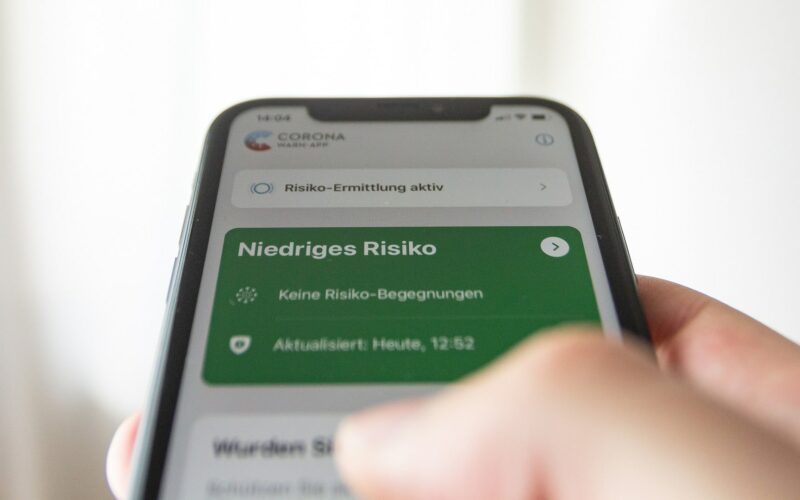 DBU Bits & Brains: Entwicklung einer Corona-Tracing App am Beispiel von PwCs “Safe Space” Anwendung